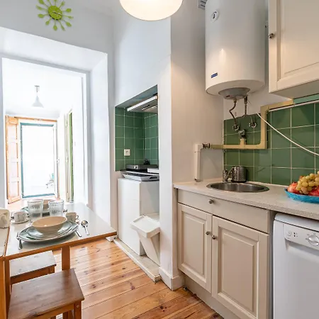 Spacious Apartment With Terrace At Graca Lisboa Exterior foto